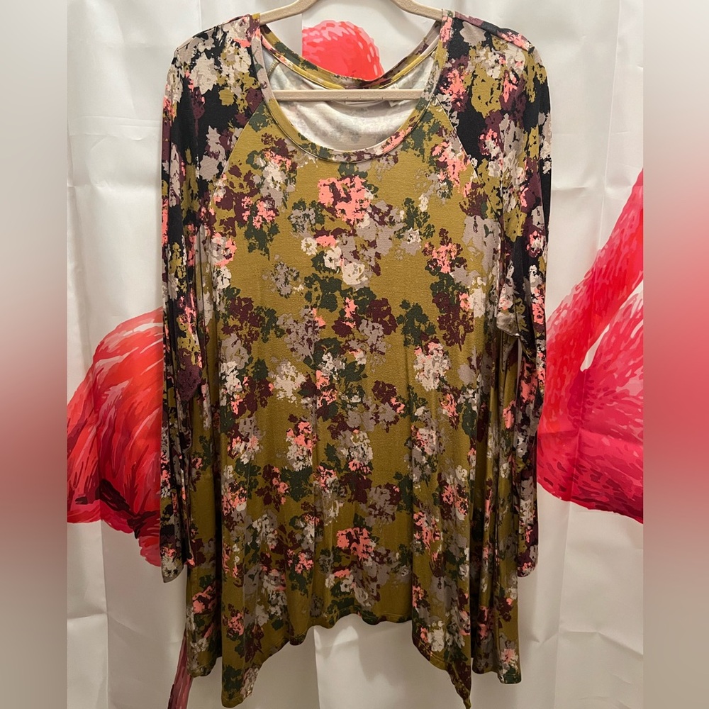 LOGO Lori Goldsteinin floral knit 1X tunic with pockets